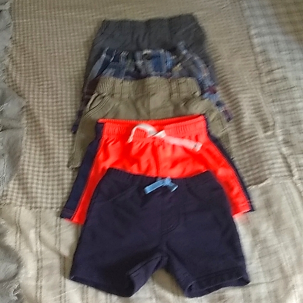 5 prs shorts 6 to 9 months